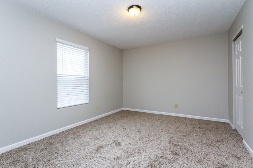Building Photo - 8551 Bluff Point Dr