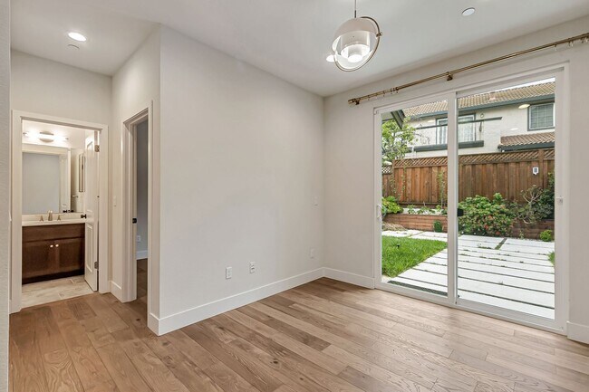 Building Photo - Stunning Home with Modern Upgrades and Pri...