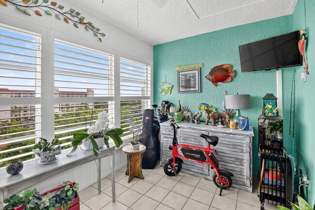 Building Photo - 14527 Bonaire Blvd
