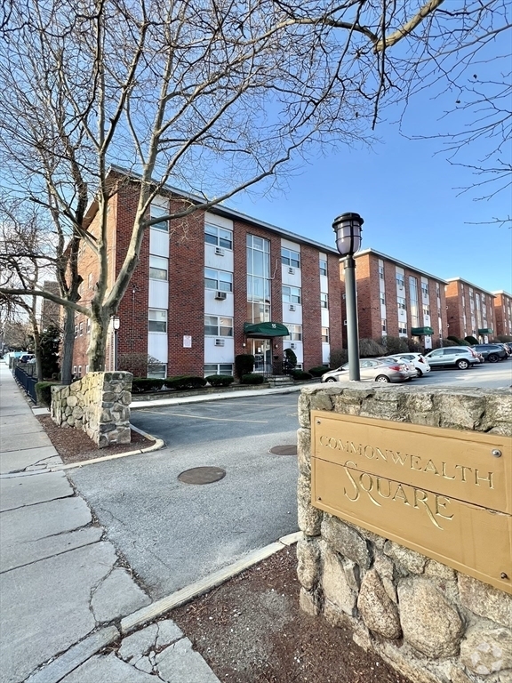 Building Photo - 10 Commonwealth Ct