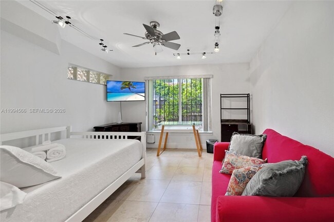 Building Photo - 2834 SW 33rd Ave