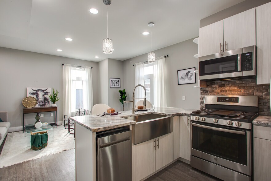 Building Photo - 1321 N 19th St