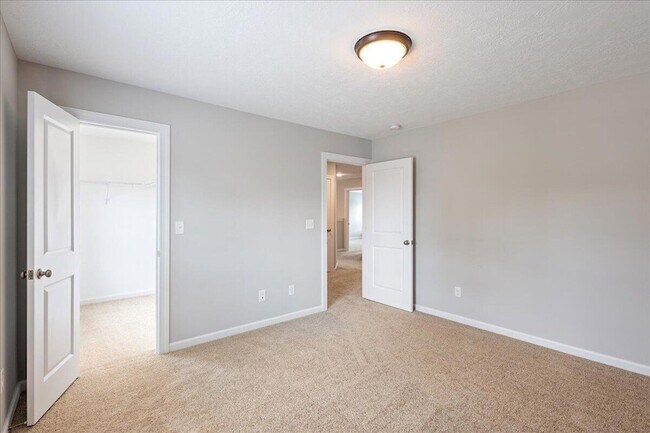Building Photo - 3076 Lobella Dr