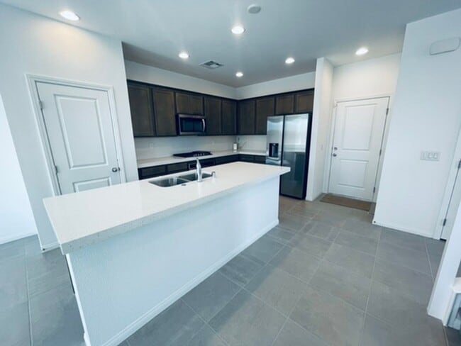 Building Photo - BEAUTIFUL 4 BEDROOM + LOFT HOME LOCATED IN...