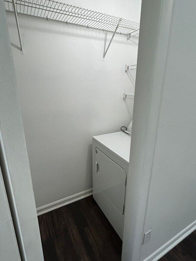 Building Photo - 4762 Trenton Dr