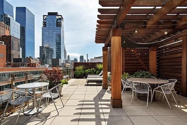 Building Photo - 540 W 28th St