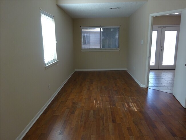 Building Photo - 9631 E Savile Cir