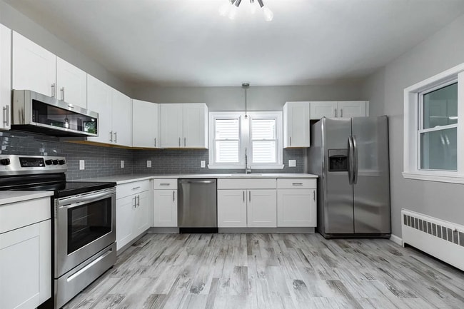 Building Photo - 35 Clark St