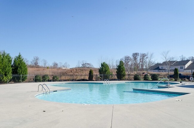 Building Photo - "Charming 3-Bedroom Home with 2 Full Baths in Beautiful Belmont!"