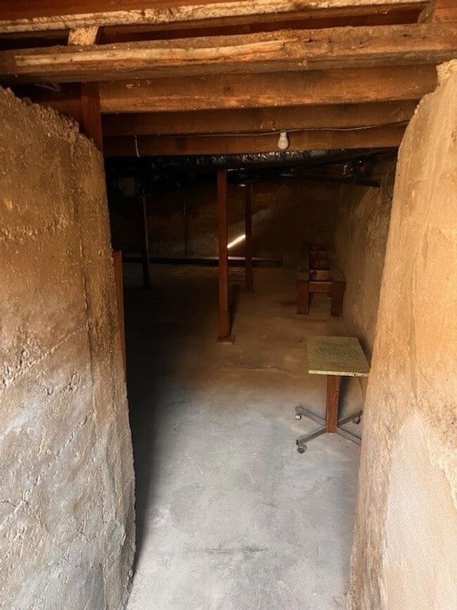 Building Photo - Santa Clara Charm ~ 3BR/1BA on Main Street