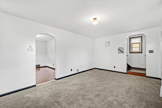 Building Photo - SCORE 50% OFF 1ST MONTH'S RENT IF SIGNED BY APRIL 17! Amazing 2 bedroom home in Clairton availabl...