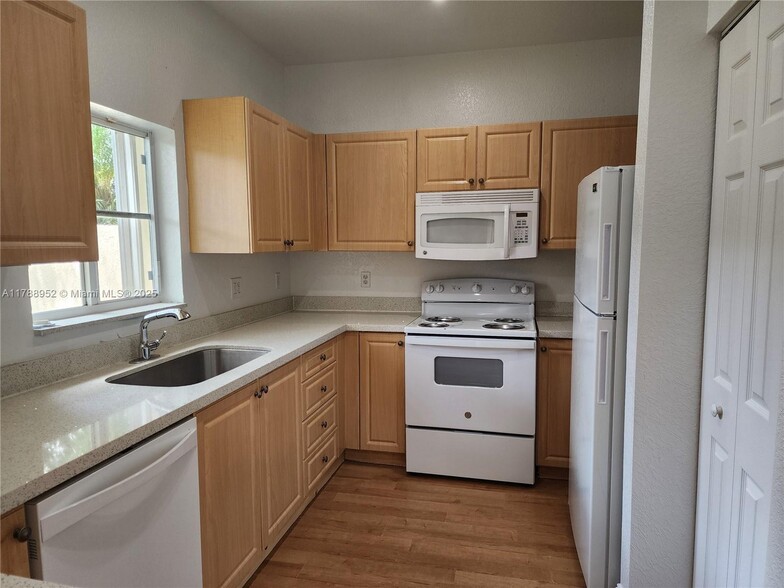 Building Photo - 11392 NW 34th Pl