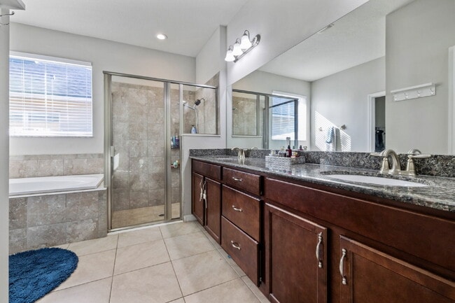 Building Photo - "Charming 3-Bedroom Retreat with Granite T...