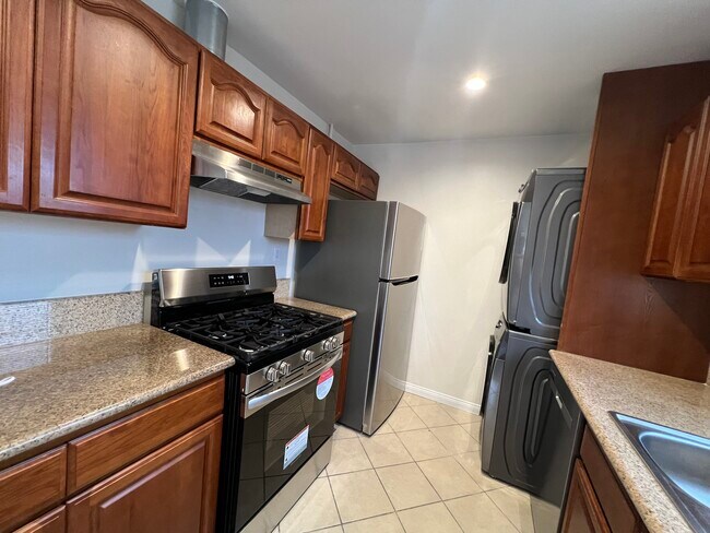 Building Photo - 4325 W 135th St