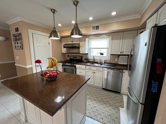 Primary Photo - 129 Beach St