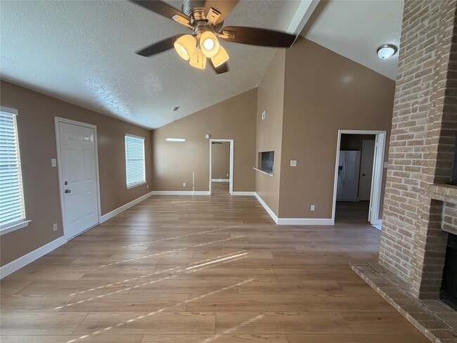 Building Photo - 17219 Foxfield Dr