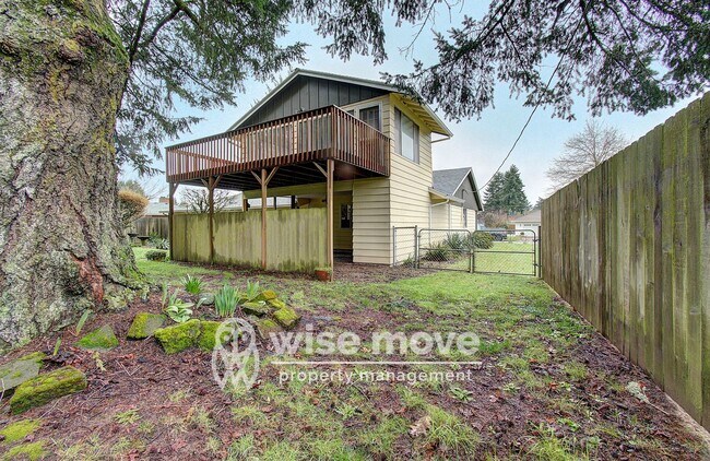 Building Photo - Mid-Mod on Missoula- Big Backyard!