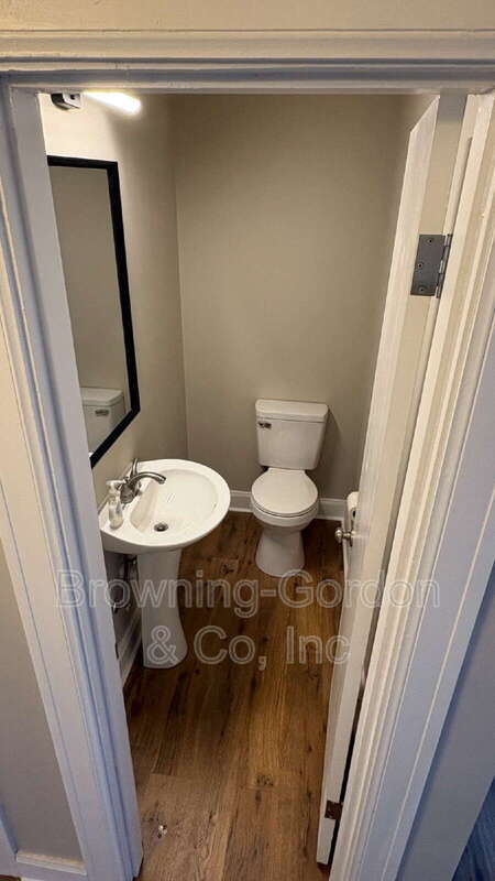 Building Photo - 328 E Thompson Ln