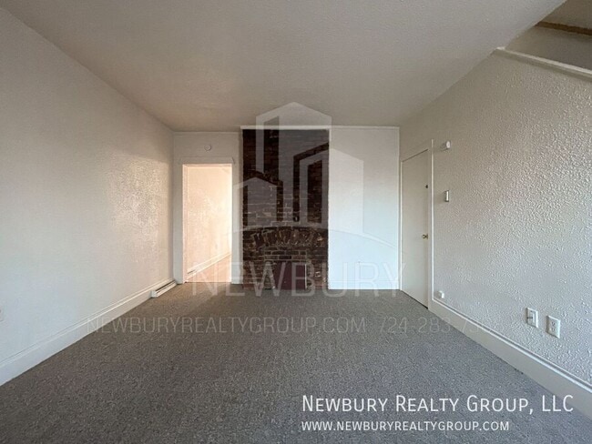 Building Photo - 33 Hickory St