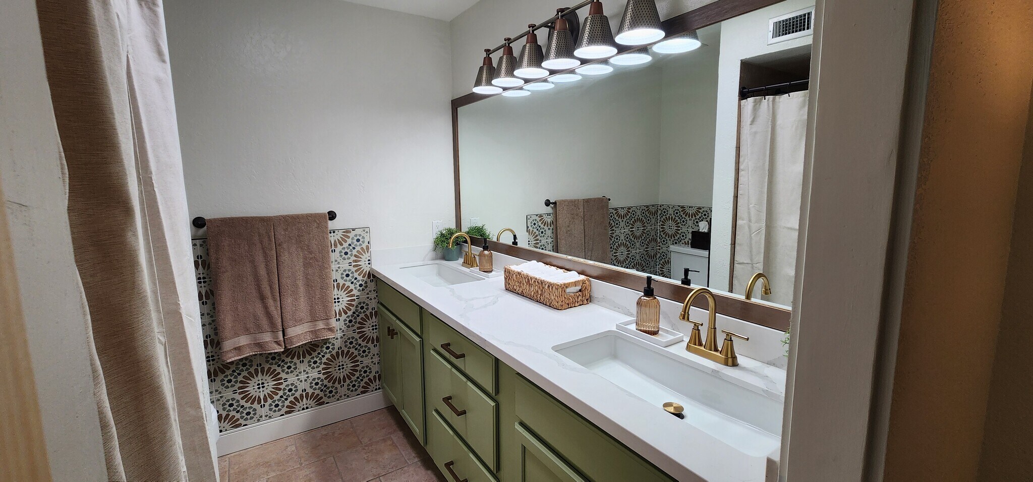 Building Photo - 432 W San Ignacio