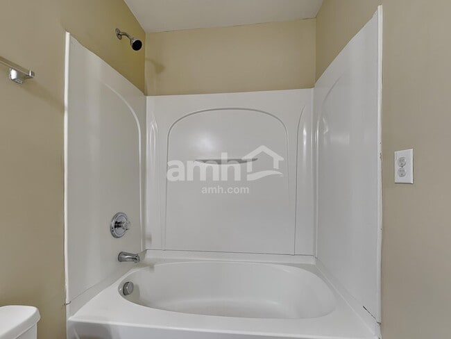 Building Photo - 275 Flanders Dr