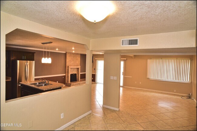 Building Photo - 10824 Pico Norte Rd