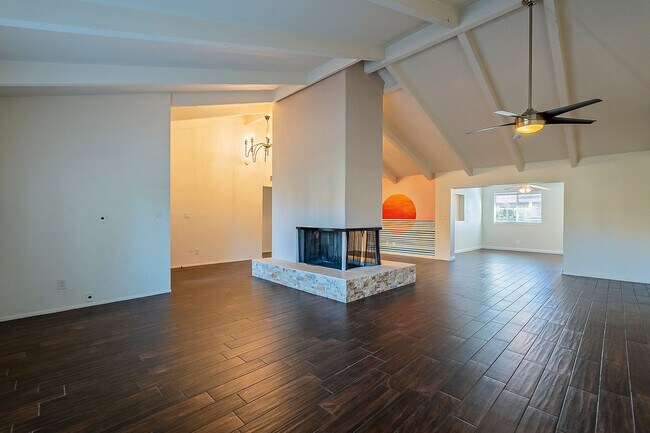 Building Photo - Three Bedrooms & POOL in 85254!