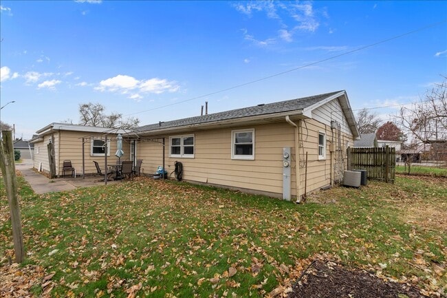 Building Photo - 925 2nd Ave E