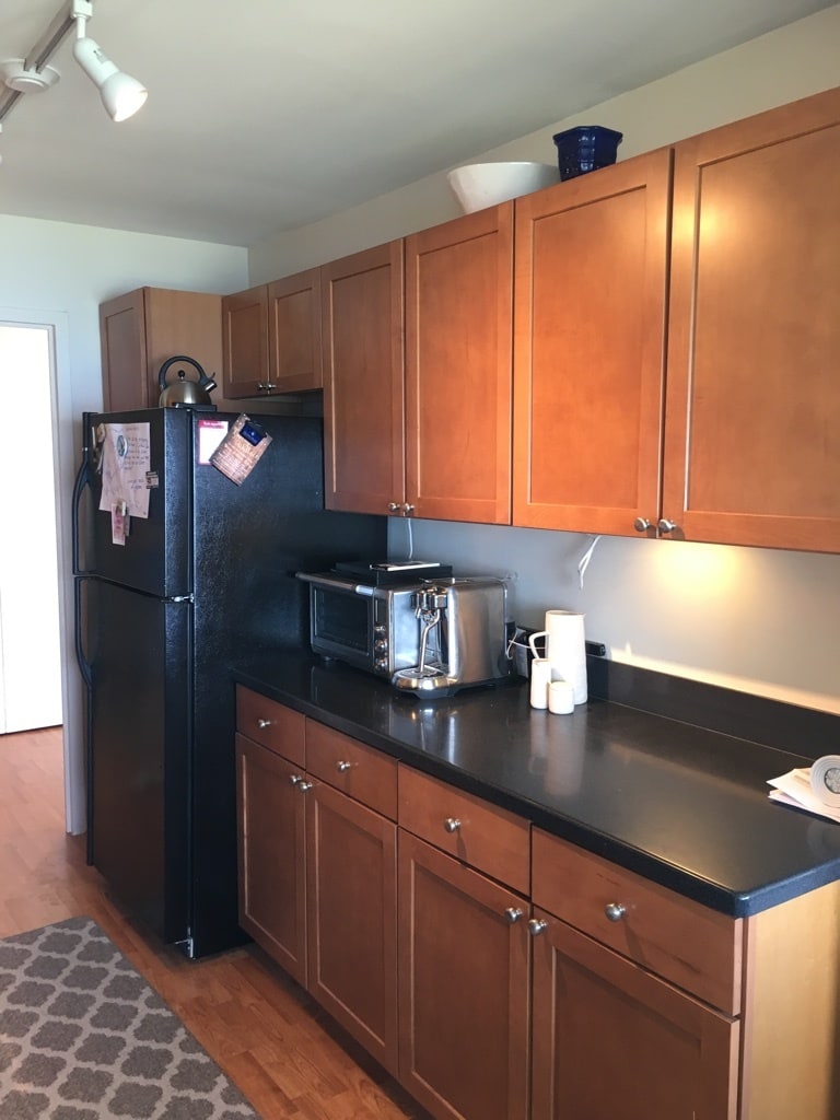 Kitchen - 5445 N Sheridan Rd