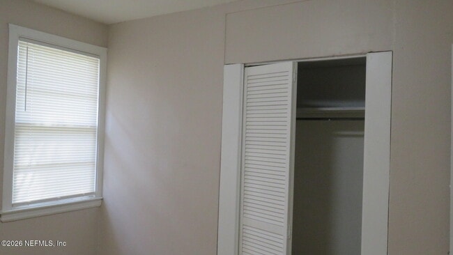 Building Photo - 4566 Plymouth St