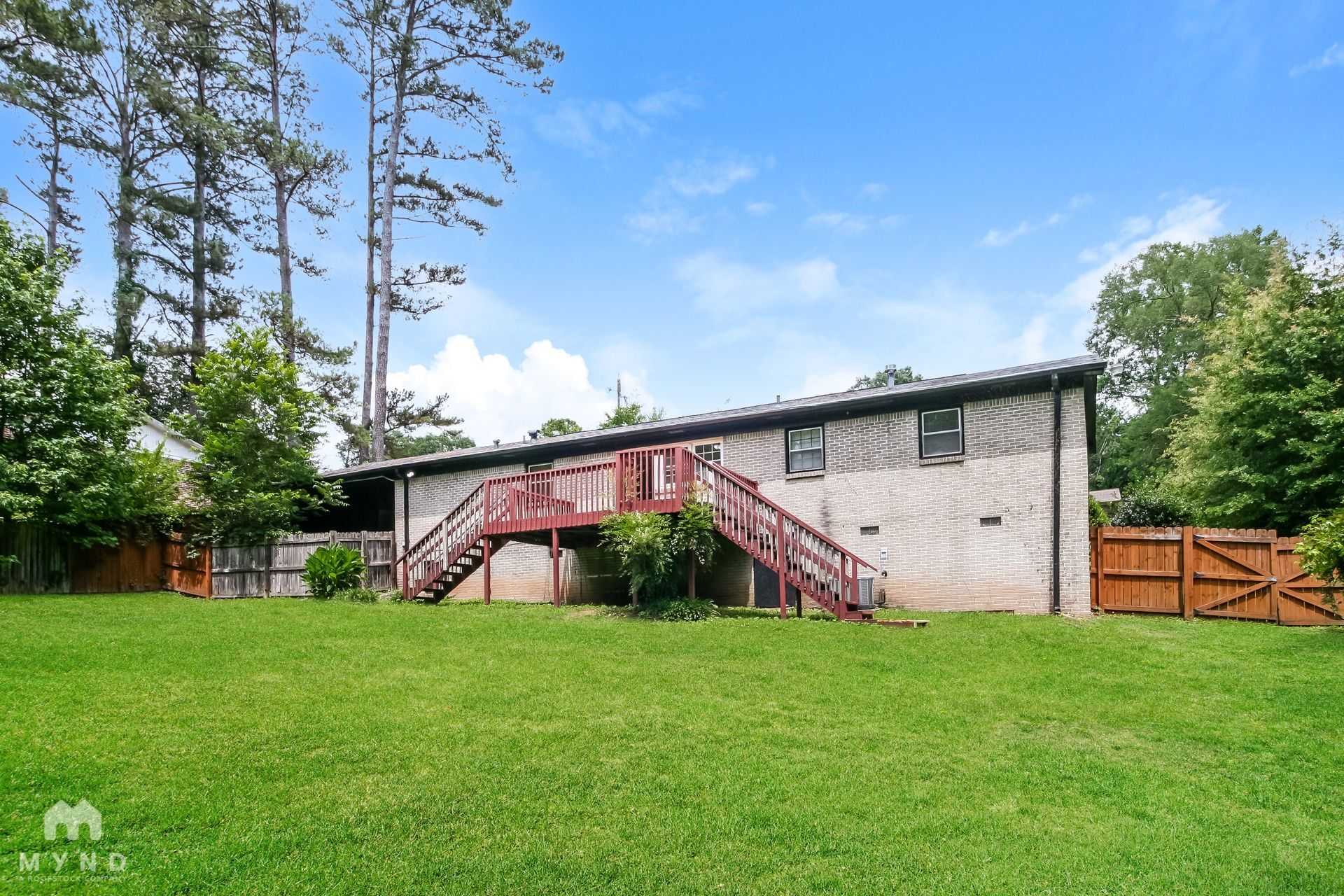 Building Photo - 6220 Leslie Dr