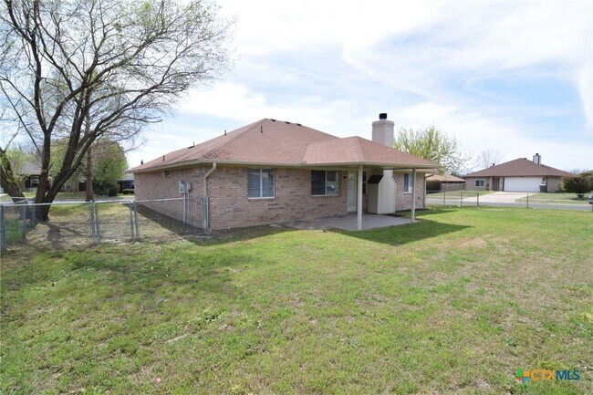 Building Photo - 4201 Bluestem Ln