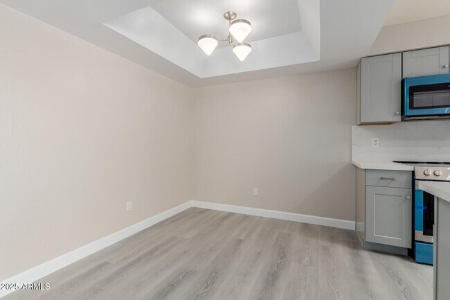 Building Photo - 10610 S 48th St