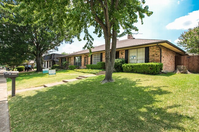 Building Photo - 10660 Pagewood Dr