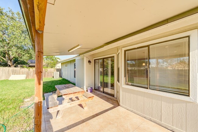 Building Photo - One Story Rental Home located near FM 78 and Walzem available for asap move in!