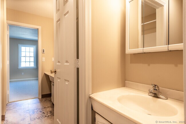 Building Photo - 16 Brantwood Dr