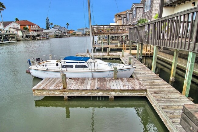 Building Photo - 15302 Bonasse Ct