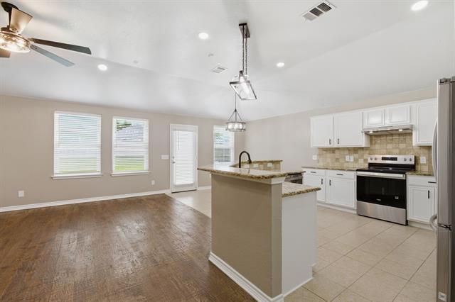 Building Photo - 1006 Lake Dallas Dr