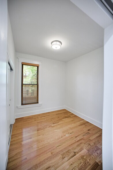 Building Photo - 858 W Armitage Ave