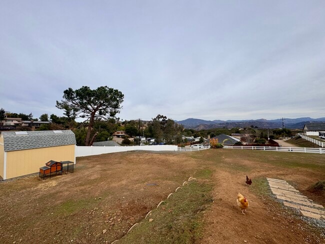 Building Photo - 221 Sage Rd