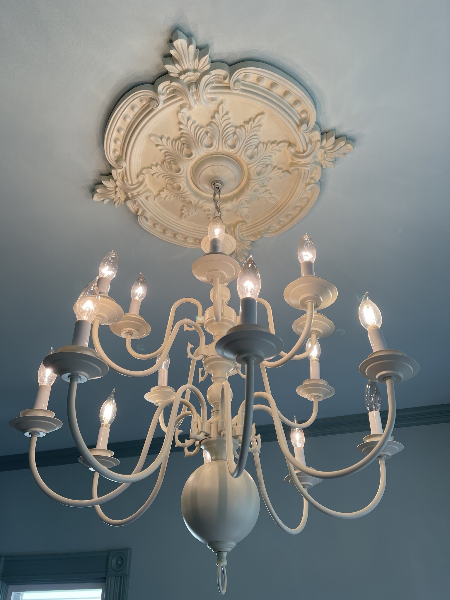 Living room 10’ ceiling - 3521 NE 8th Ave