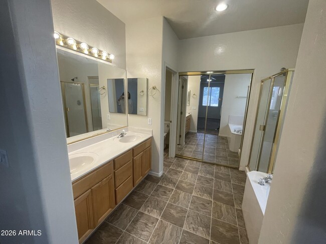 Building Photo - 291 S Forest Dr