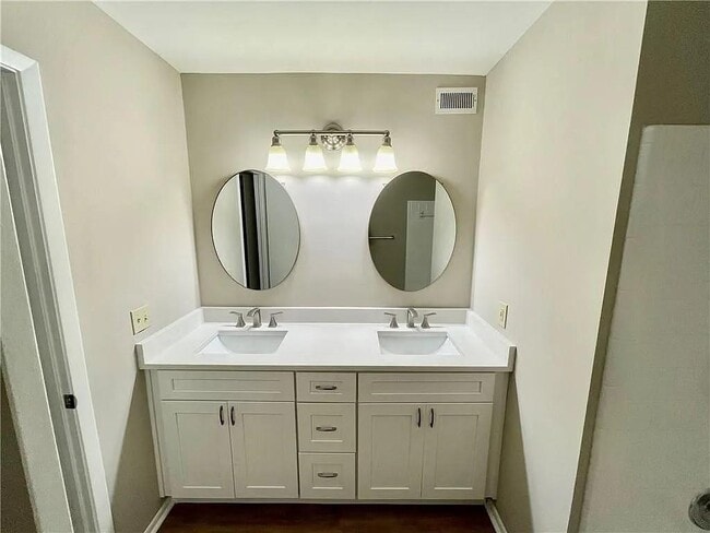 Building Photo - 27 Matawan Cir