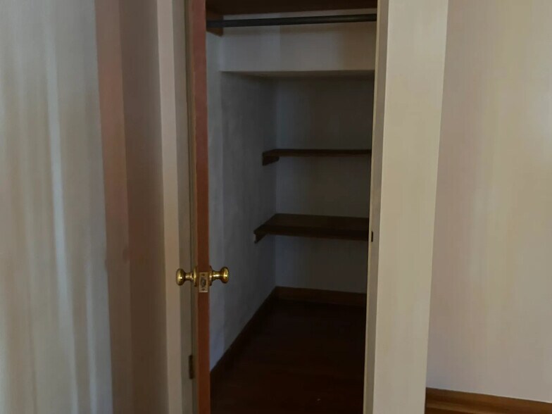 Building Photo - 4914 Lansdowne Ave