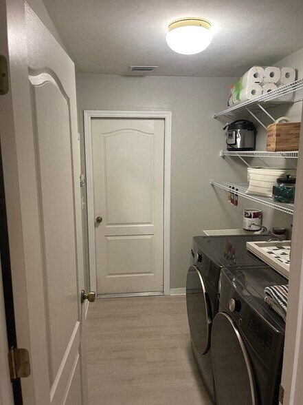 Building Photo - 6746 NW 37th Ter