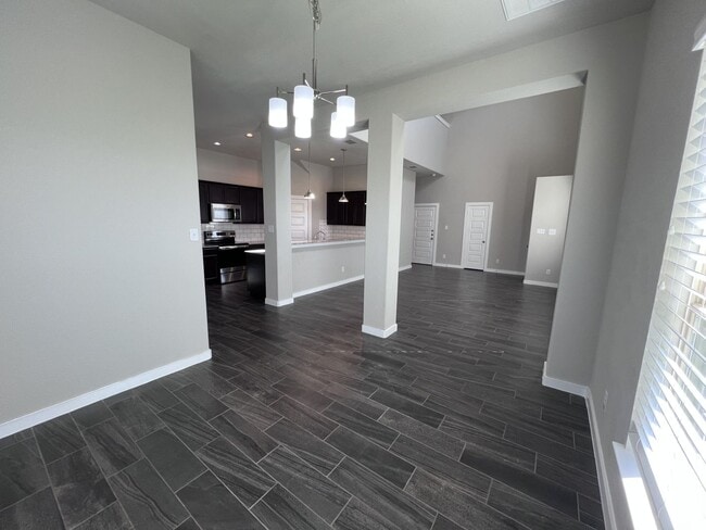 Building Photo - Beautiful Townhouse in New Braunfels!