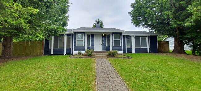 Primary Photo - Auburn retro rambler home - 3 bedrooms and...