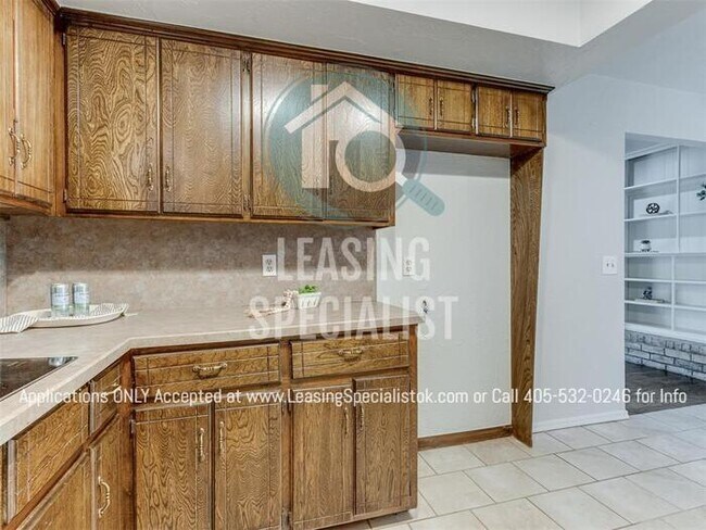 Building Photo - Stunning Yukon 3 Bed 2 Bath Home Available...