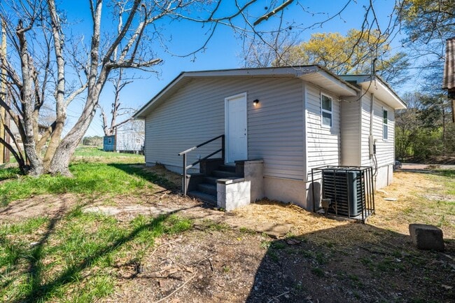 Building Photo - Renovated 3BR Gem in Dora!