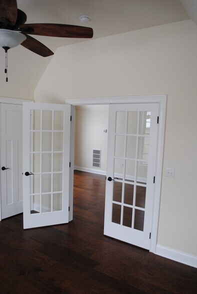 Building Photo - 411 Cardinal Dr